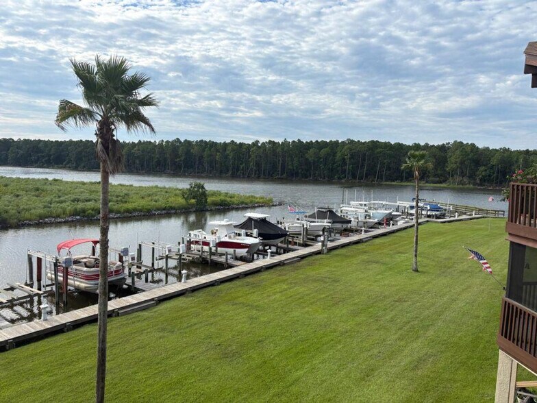 Building Photo - 3806 Spinnaker Dr