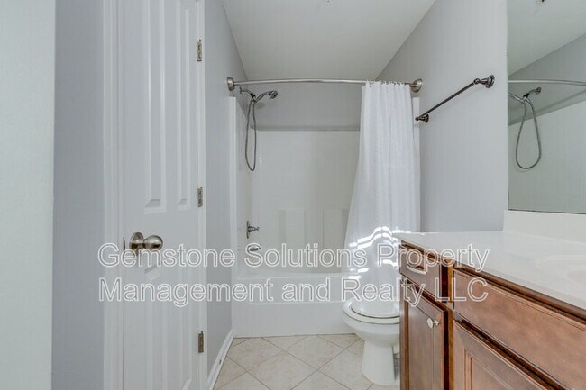 Building Photo - 304 Oldbury Ln