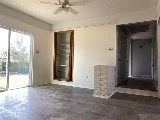 Building Photo - 406 Harper Ln