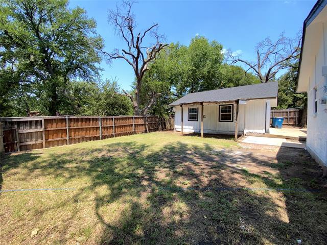Building Photo - 1011 N Lucas Dr