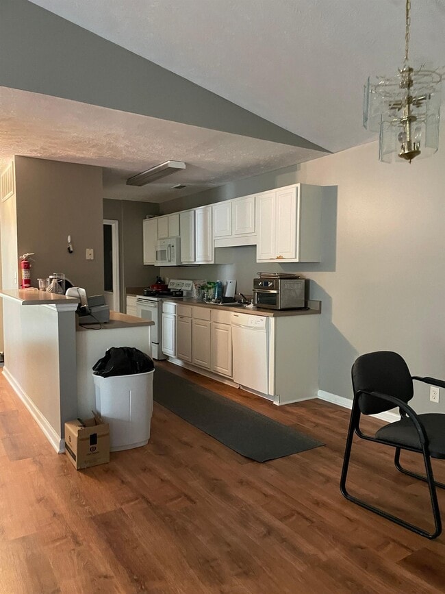 Building Photo - 513 Meadowland Ct