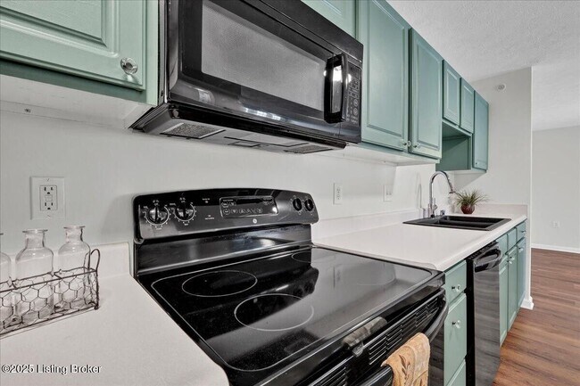 Building Photo - 6406 Shelton Circle