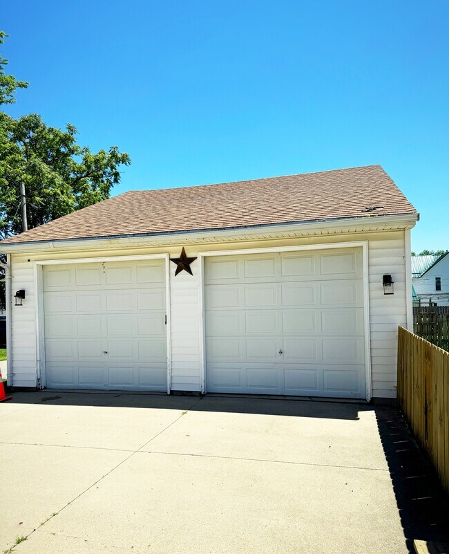 Building Photo - 508 6th Ave