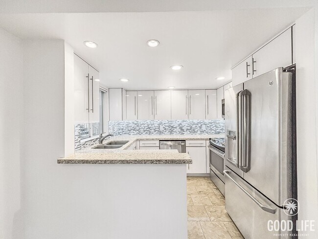 Building Photo - Charming 2BD/2BA Condo in Hillcrest W/ W/D...