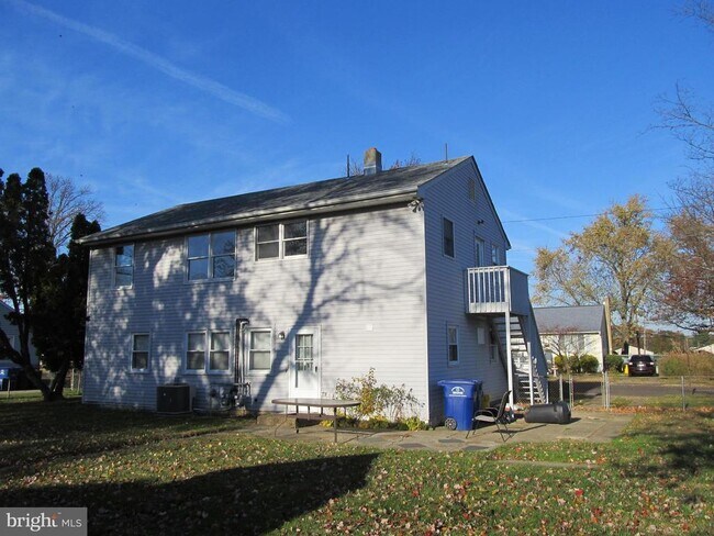 Building Photo - 332 Bailey Ave