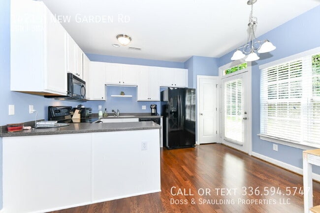 Building Photo - 1421 New Garden Rd