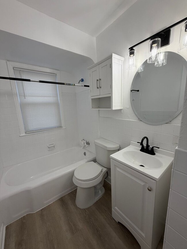 Building Photo - 3 bedroom Fully renovated Westside Bungalow