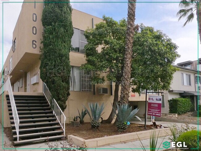 Building Photo - 1006 N Orange Grove Ave