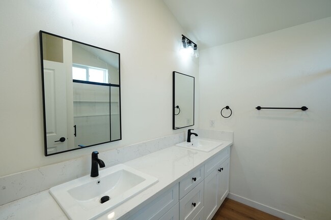 Building Photo - 4805 Charlotte Way
