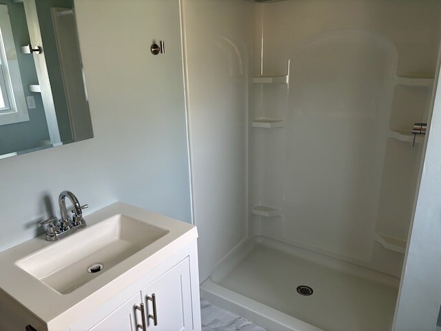 A reverse shot of the bathroom. - 52 Rose St