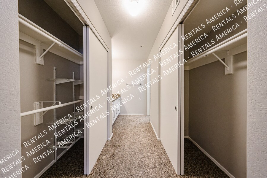 Building Photo - 2025 E Campbell Ave