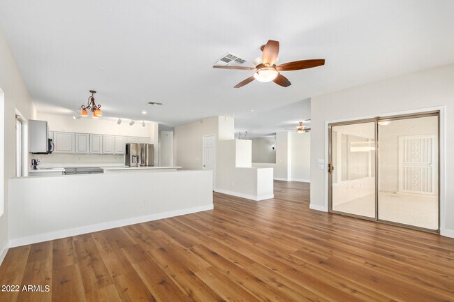 Building Photo - 13232 W Edgemont Ave