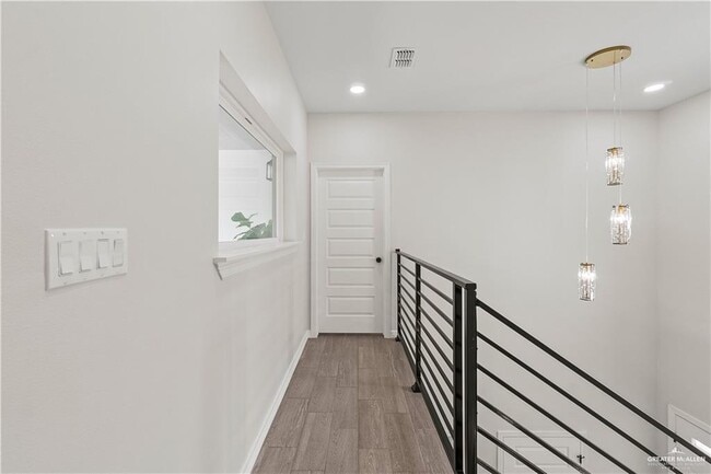 Building Photo - 27 N Crown Point