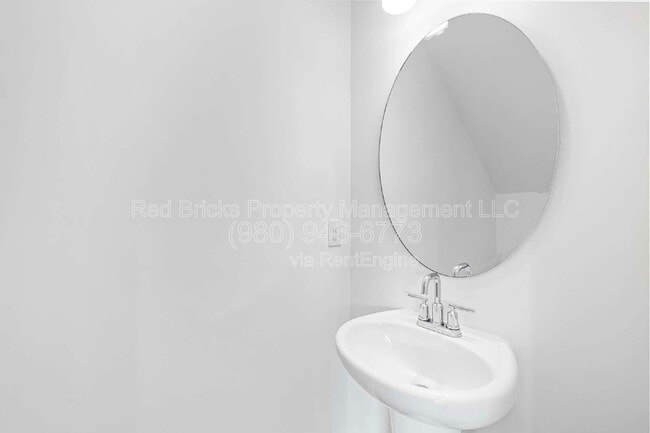 Building Photo - 16341 Leading St