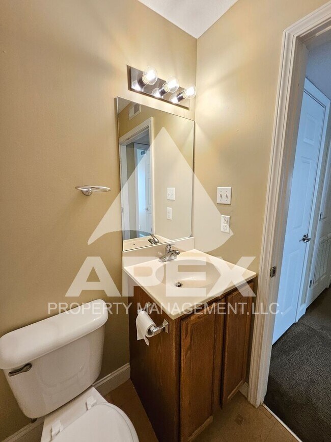 Building Photo - AVALON APARTMENT HOMES---2BD - 1BA Apartme...