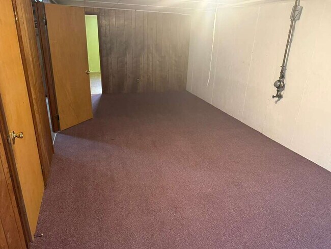 Building Photo - Spacious 3-Bed, 2-Bath Home for Rent in St...