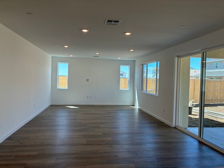 Building Photo - 8133 Arrowfield Way
