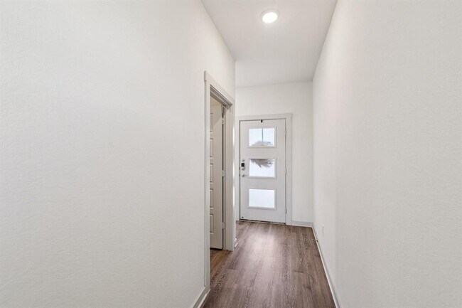 Building Photo - 523 Millbrook Blvd