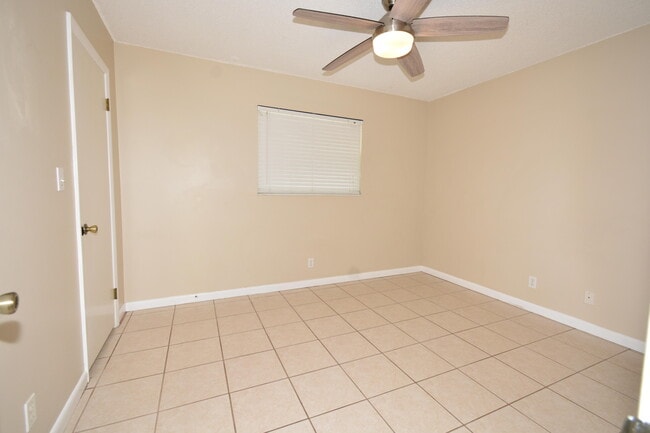 Building Photo - 10789 N Military Trl