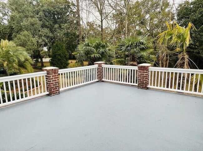 Building Photo - 4 Bedroom 3.5 Bath House in St. Thomas Poi...