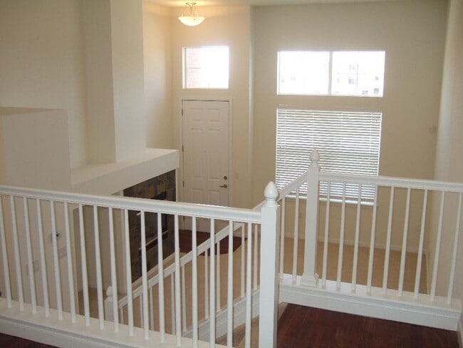 Building Photo - Rare Townhome in Park Hill with 2BR/2.5