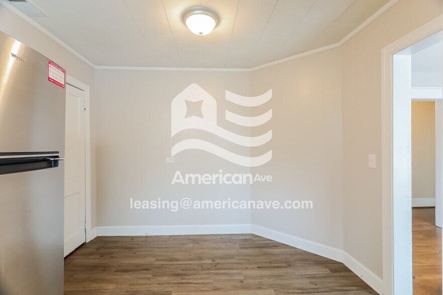 Building Photo - 118 Vines Ave