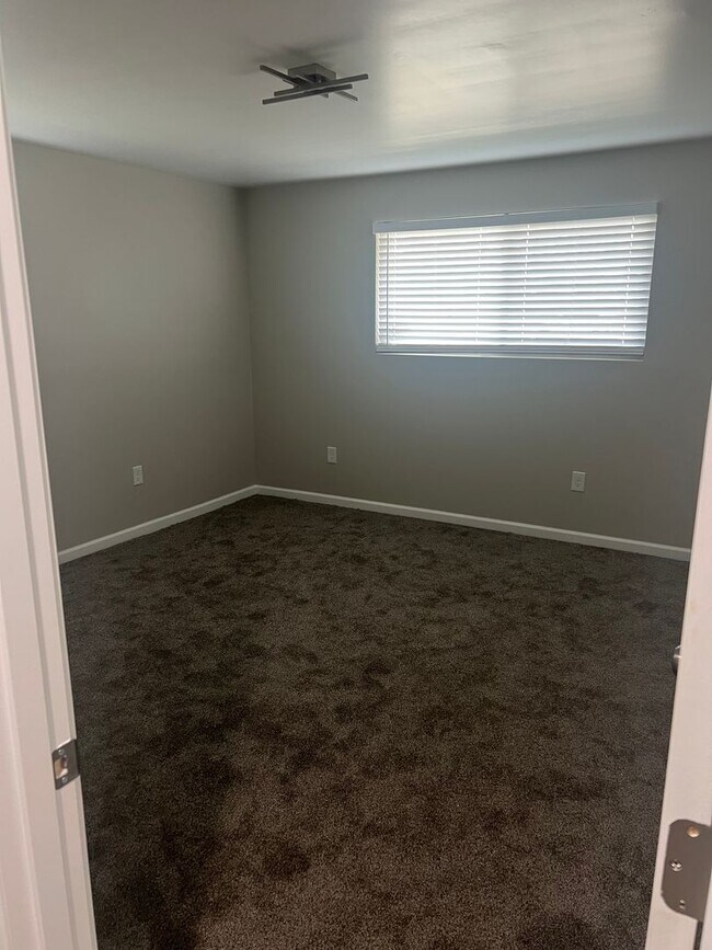 Building Photo - fully renovated 3 bedroom