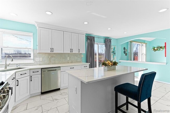 Building Photo - 30575 Hogan Ln