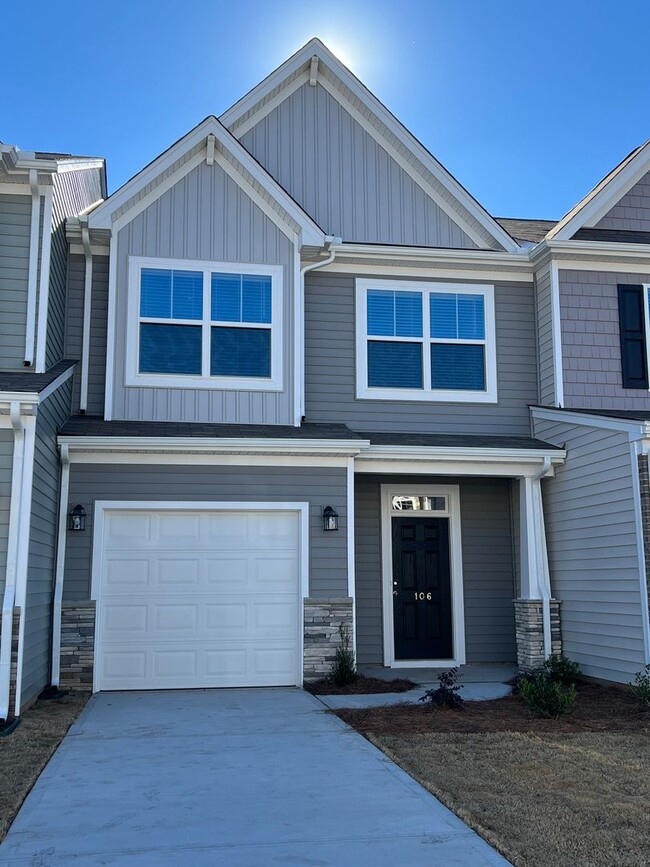 Building Photo - First Full Month's Rent FREE!