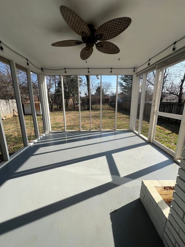 Building Photo - 3323 Dean Dr