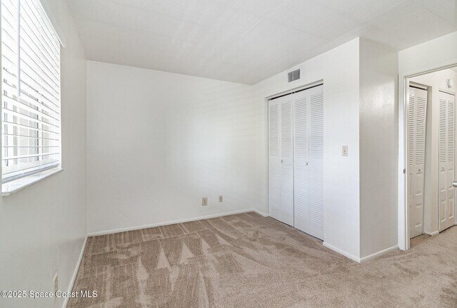 Building Photo - 204 Seminole Ave W