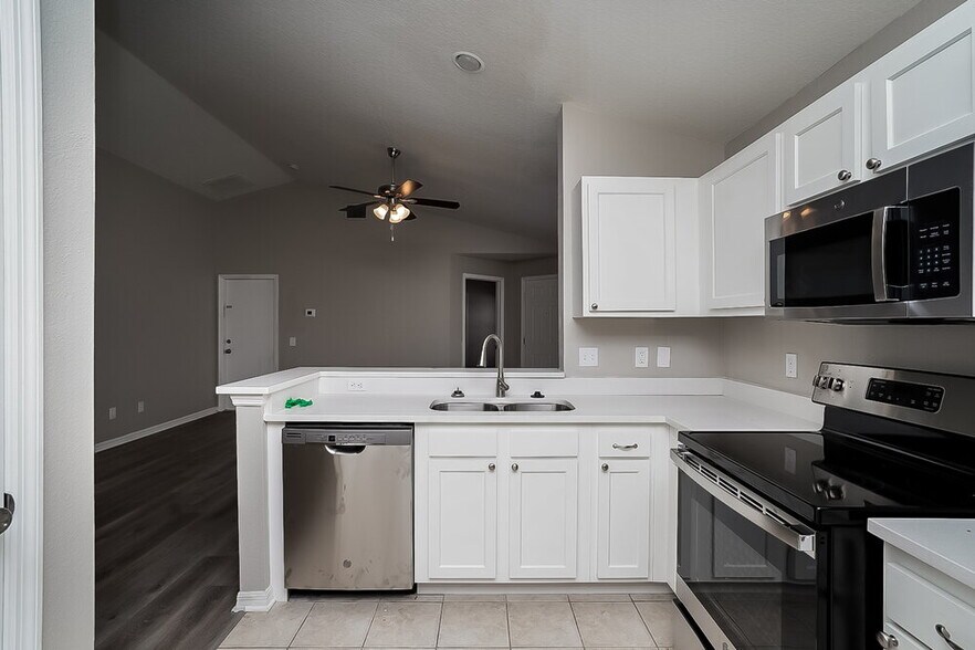 Building Photo - 14943 Deer Meadow Dr