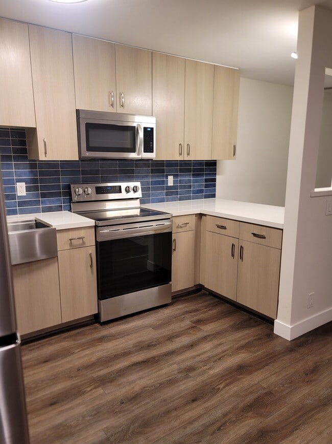 Building Photo - 745 E Bradley Ave