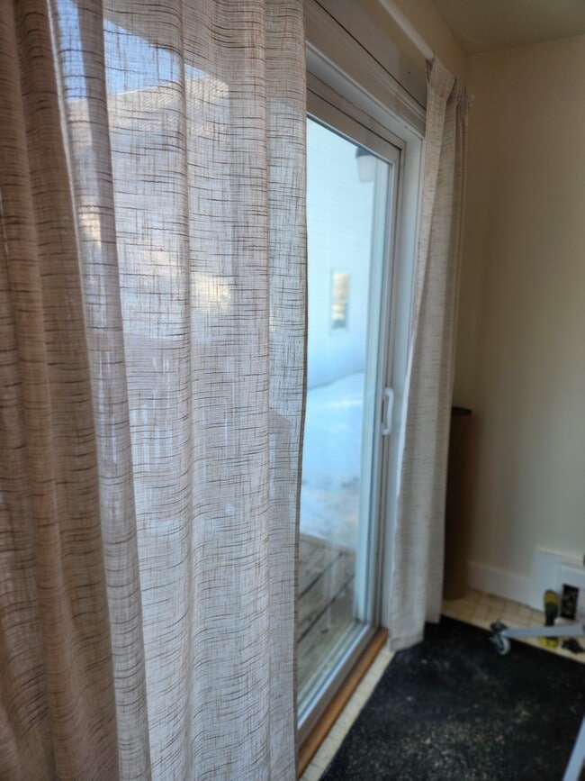 Building Photo - 115 Center Rd