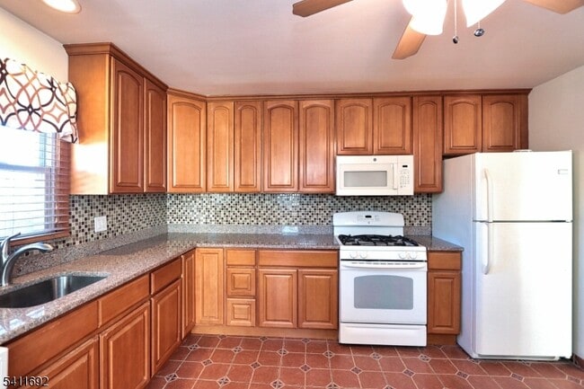 Building Photo - 118 Lexington Ave