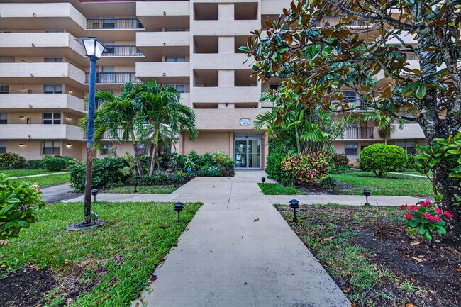 Building Photo - 3671 Environ Blvd