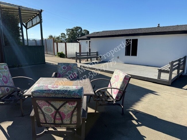 Building Photo - Great Single Level Home in the Country ~ West Petaluma ~ 2bd/2ba with Large Bonus Room