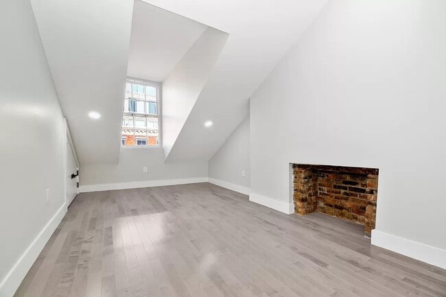 Building Photo - 20 Saint Marks Place
