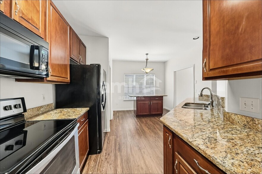 Building Photo - 4804 Peninsula Pointe Dr