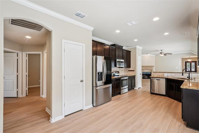 Building Photo - 15937 Alvarado Dr