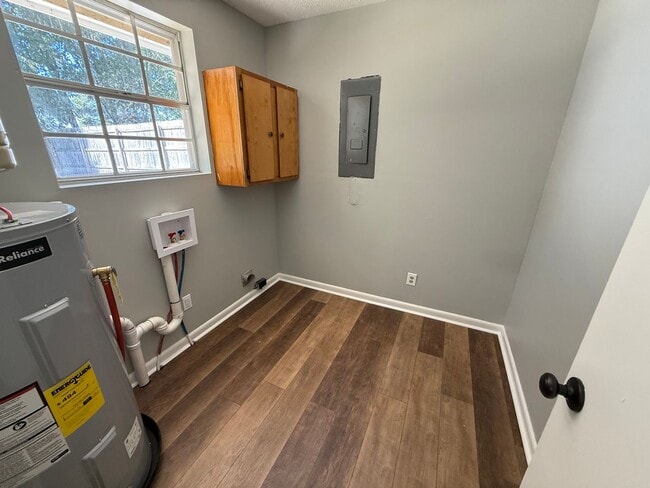 Building Photo - CHARMING UPDATED HOME FOR RENT IN GUNTERSV...