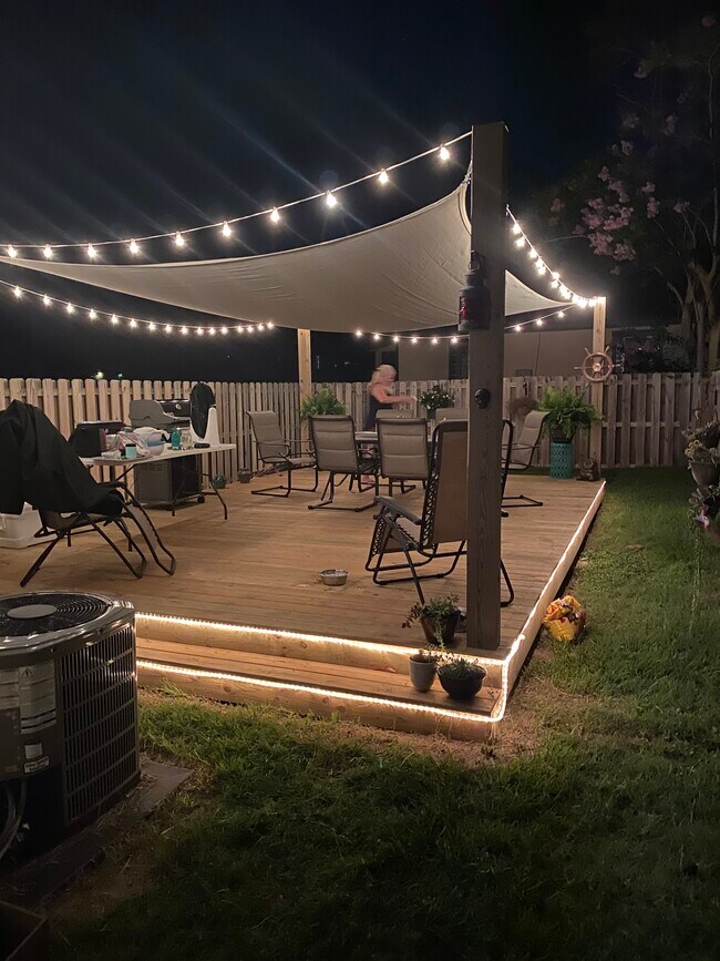 Building Photo - 902 Sixth St S