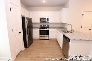Building Photo - 2203 Lynwood Bnd