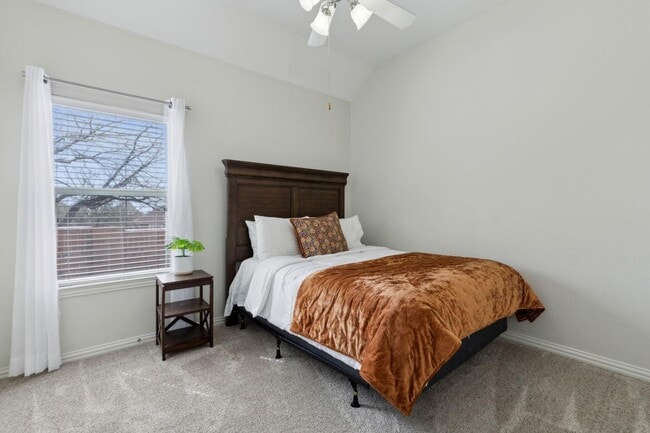 Building Photo - Luxury Living in HERITAGE! This is must se...
