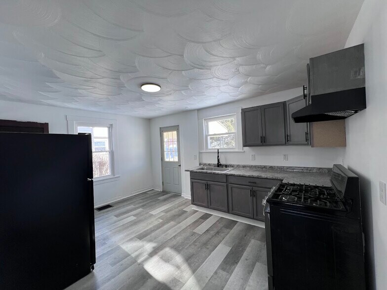 Building Photo - 866 Miller Ave