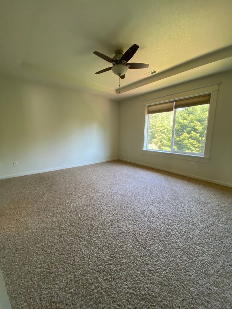 Building Photo - 3607 Hoodview Dr
