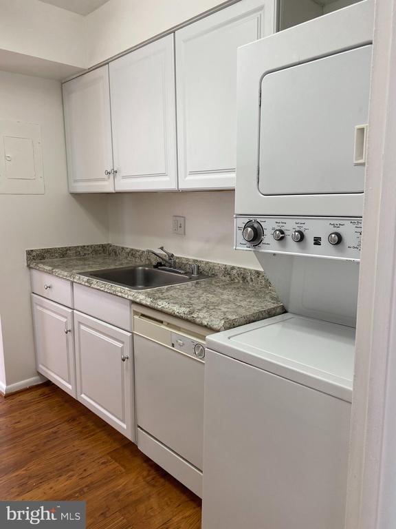 Building Photo - 6998 Hanover Pkwy