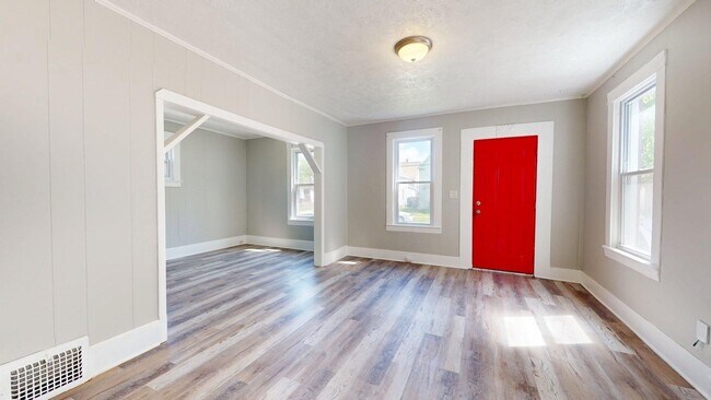 Building Photo - Clark / Fulton Area - 3 Bedrooms - 1 Bath - Single Family Home