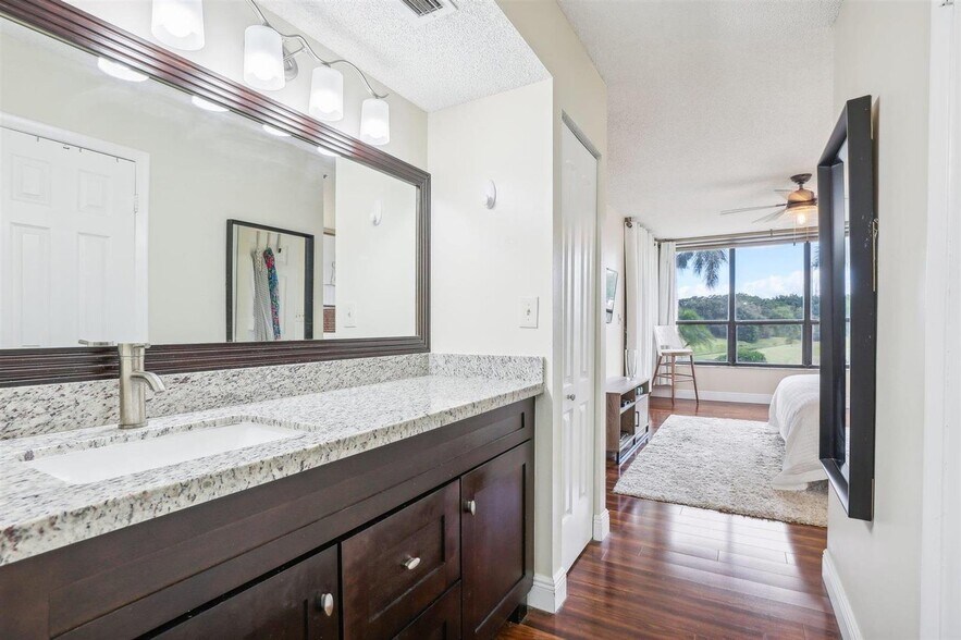 Building Photo - 7153 Promenade Dr
