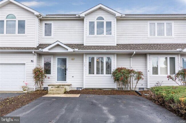 Building Photo - 117 Lakeside Dr